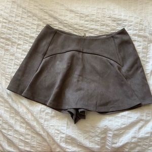 LF SEEK the Label Gray Suede Skort
